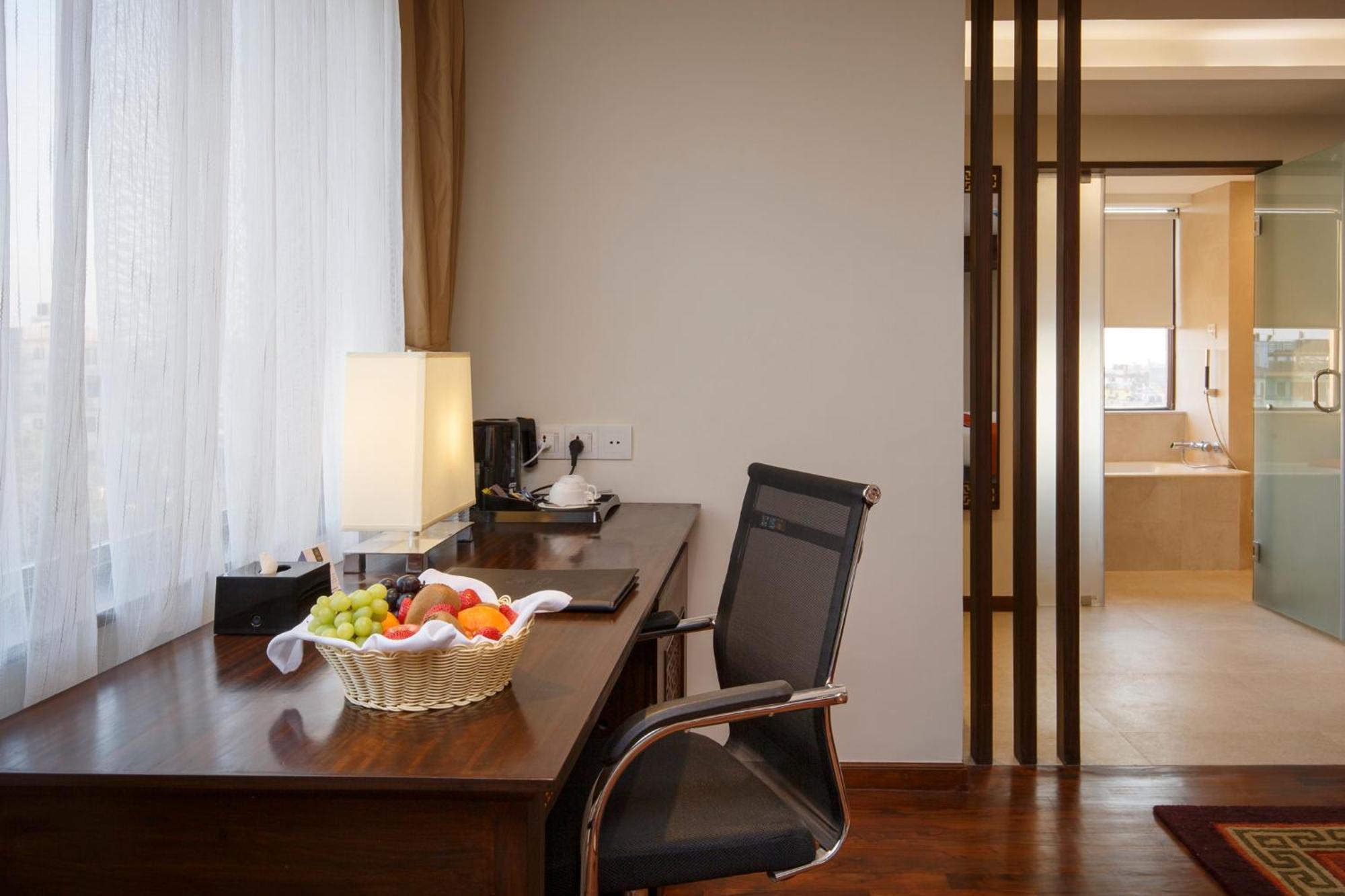 Ramada By Wyndham Kathmandu Dhumbarahi Hotel Kültér fotó