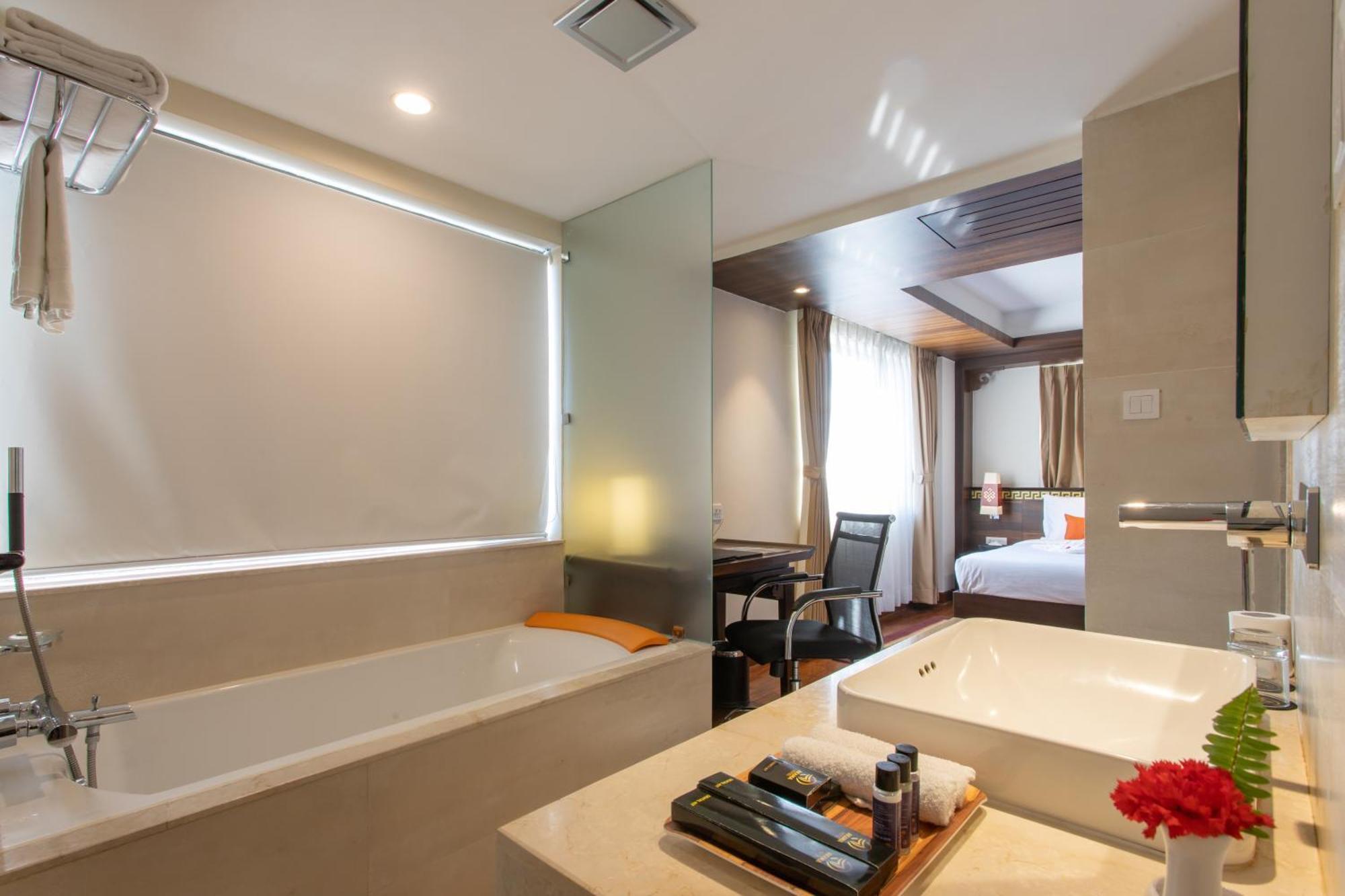 Ramada By Wyndham Kathmandu Dhumbarahi Hotel Kültér fotó