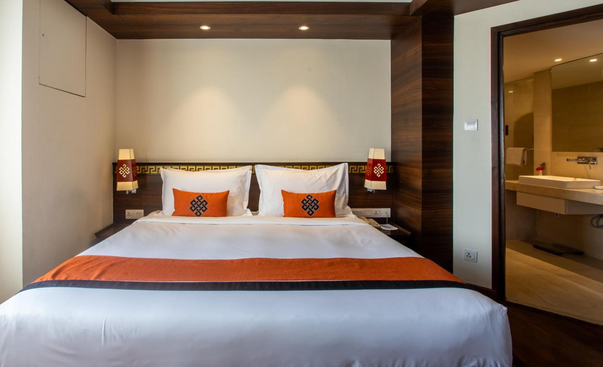 Ramada By Wyndham Kathmandu Dhumbarahi Hotel Kültér fotó